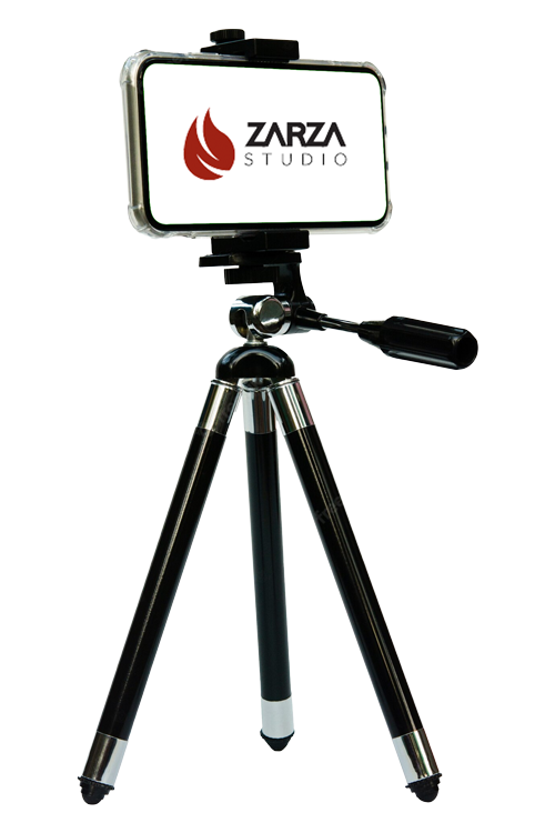 Imagen de un teléfono móvil montado en un trípode y preparado para grabar un video. El trípode permite una grabación estable y de alta calidad, perfecta para cualquier tipo de proyecto de video. Ideal para la promoción de servicios de producción de video.